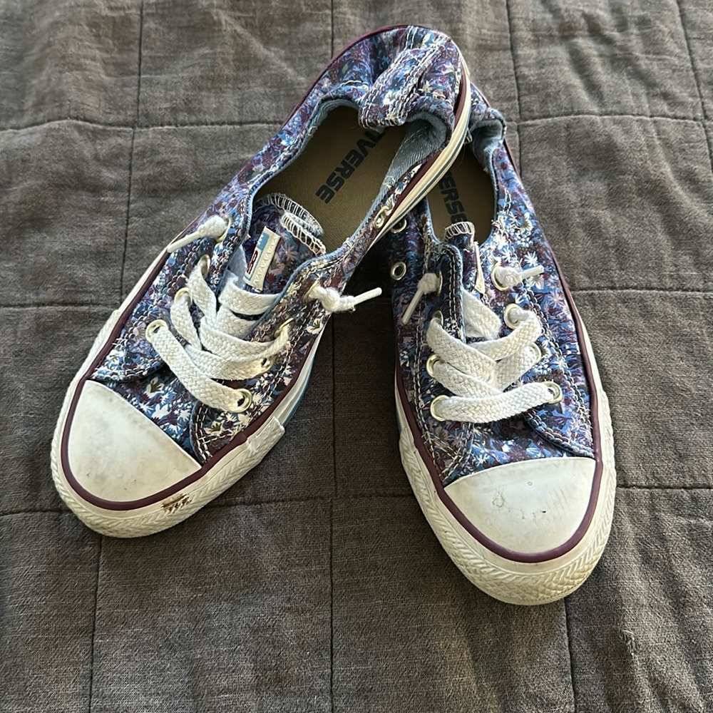 Floral stretchy back chuck tailors